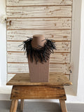 Collar flecos negro