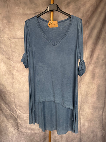 Camiseta pico asimétrica azul