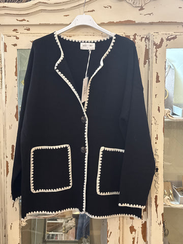 Chaqueta ribete negra