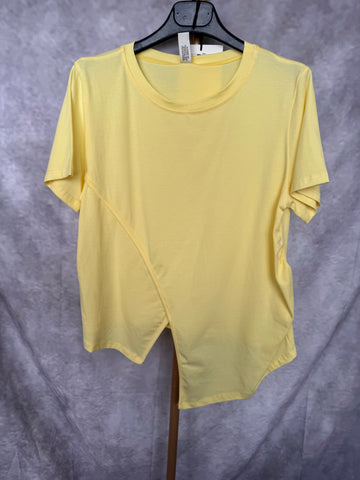 Camiseta asimétrica amarilla