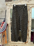 Pantalón animal print kaki