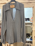 Camiseta cuello gruesa gris