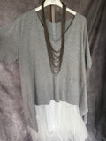 Camiseta asimétrica larga gris