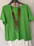 Camiseta verde pliegues