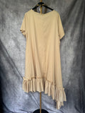 Vestido asimétrico volantes beige