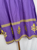 Blusa morada con bordados