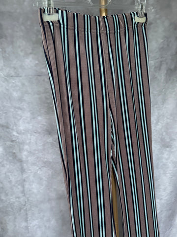 Pantalón plisado rayas taupe