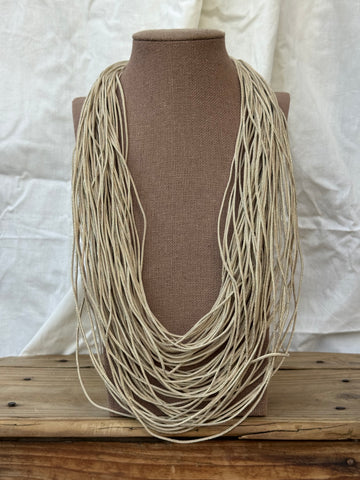 Collar multi beige / dorado (copia)