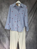 Camisa rayas con corazones rojos