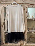 Camiseta blanca con tul negro