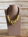 Collar caucho y madera