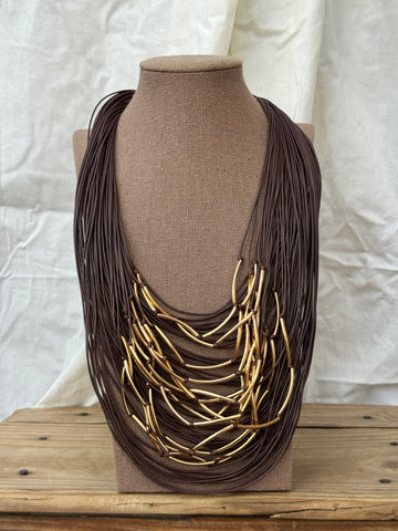 Collar choco multo con tubos dorados