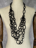 Collar largo eslabones caucho negro