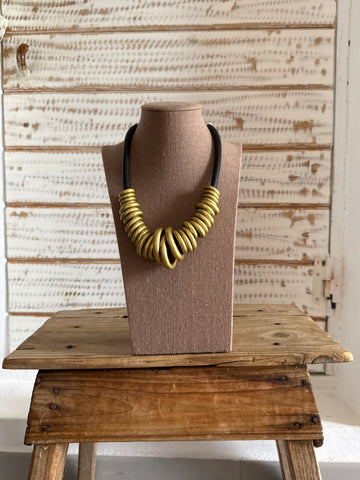 Collar caucho y madera