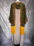 Kimono bordado con flecos