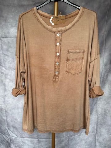 Camiseta botones camel