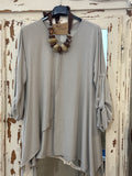 Camiseta asimétrica beige