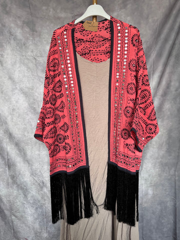Kimono bordado con flecos