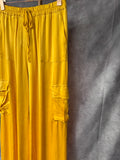 Pantalón cargo viscosa amarillo