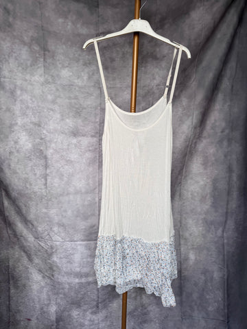 Vestido alargador blanco con flores