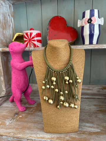 Collar caucho bolas