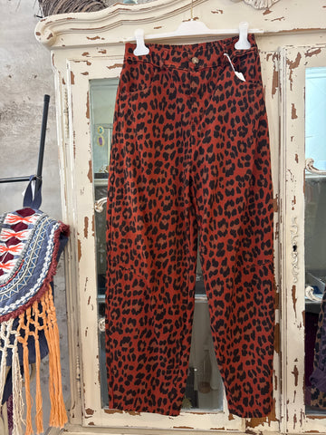 Pantalón animal print caldera