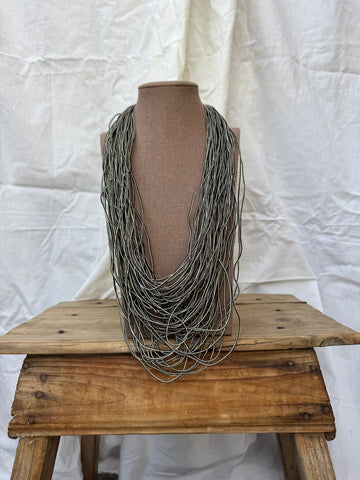 Collar multi negro / dorado