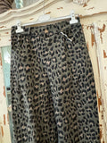 Pantalón animal print kaki