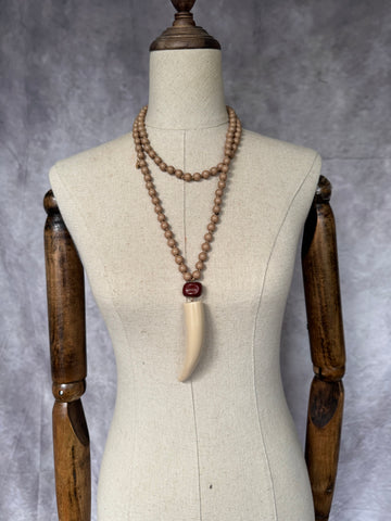 Collar largo cuerno taupe