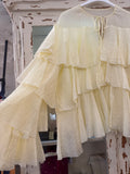Blusa volantes amarilla