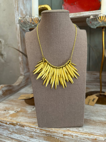 Collar metal dorado