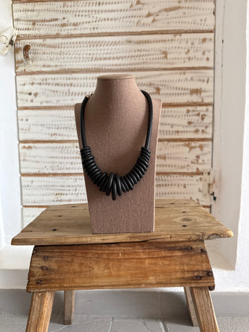 Collar caucho y madera