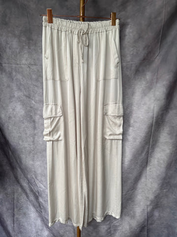 Pantalón cargo viscosa beige