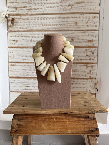 Collar resina blanco
