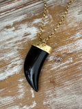 Collar largo cuerno negro