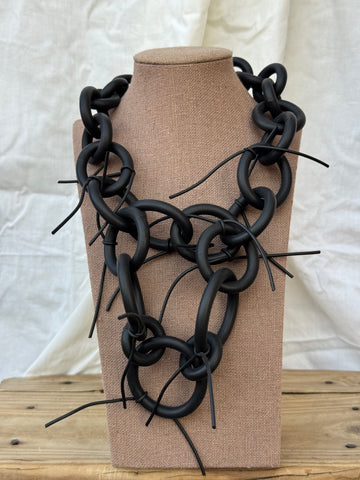 Collar caucho negro