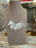 Collar metal plateado