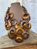 Collar resina dorado