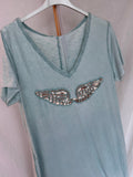 Camiseta asimétrica “Alas” verde agua