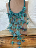 Collar flores verde agua