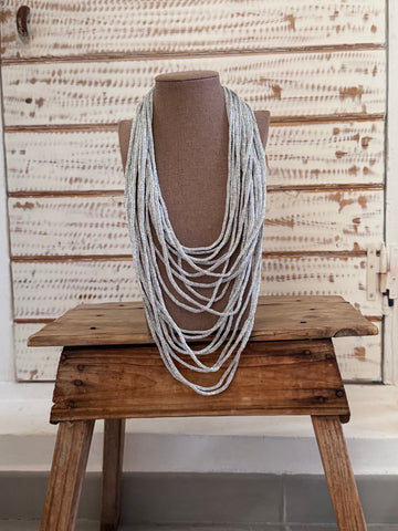 Collar tiras plateado