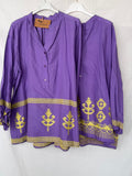 Blusa morada con bordados