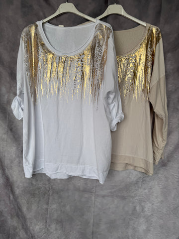 Camiseta beige con dorado