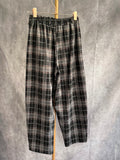 Pantalón baggy cuadros grises