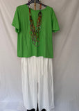 Camiseta verde pliegues