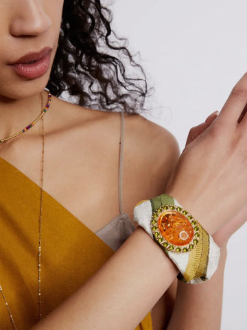 Pulsera de tela con abalorios