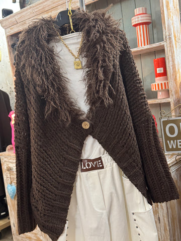 Chaqueta punto con cuello marrón