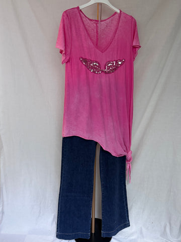 Camiseta asimétrica “Alas” rosa
