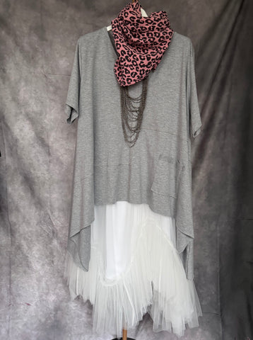 Camiseta asimétrica larga gris