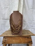 Collar marrón multi con tubos dorados